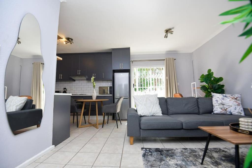 Comfy Hatfield Appartment Pretoria-Noord Exterior foto